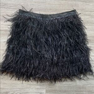 QUEEN OF SPARKLES Elegant Black Feathered Skirt - size MEDIUM